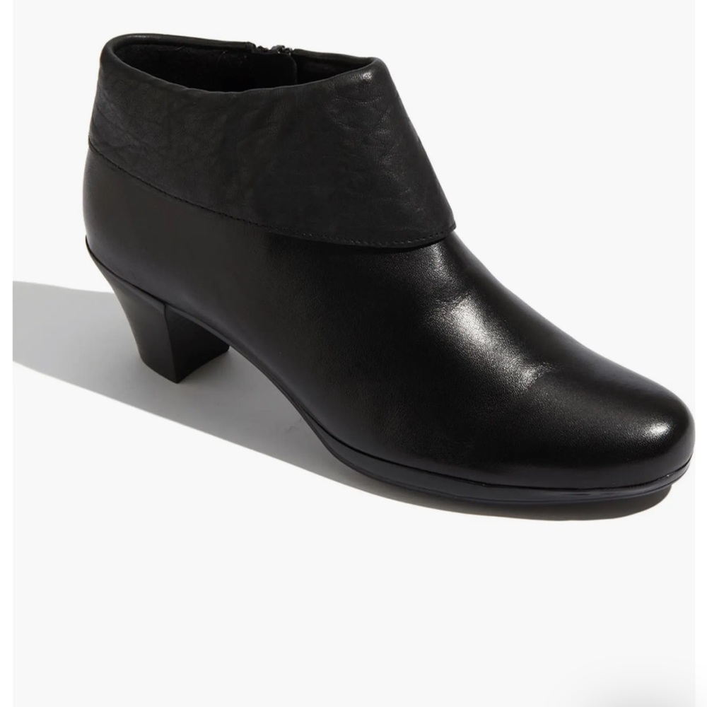Munro American ‘Grace’ Side Zip Ankle Booties Black Leather